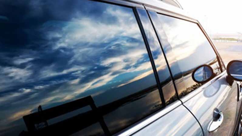 آیا دودی کردن شیشه اتومبیل می‌تواند از شما در برابر اشعه فرابنفش محافظت کند؟-شیشه دودی