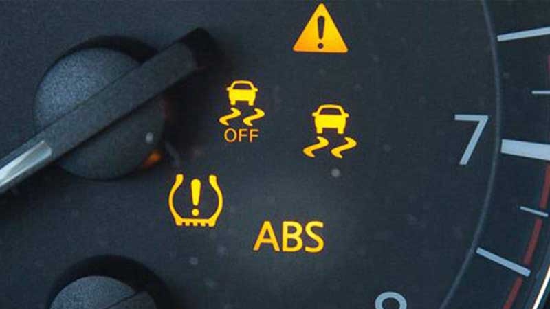 آیا رانندگی با اتومبیلی که چراغ ABS آن روشن است ایمن است؟-ترمز ABS چیست